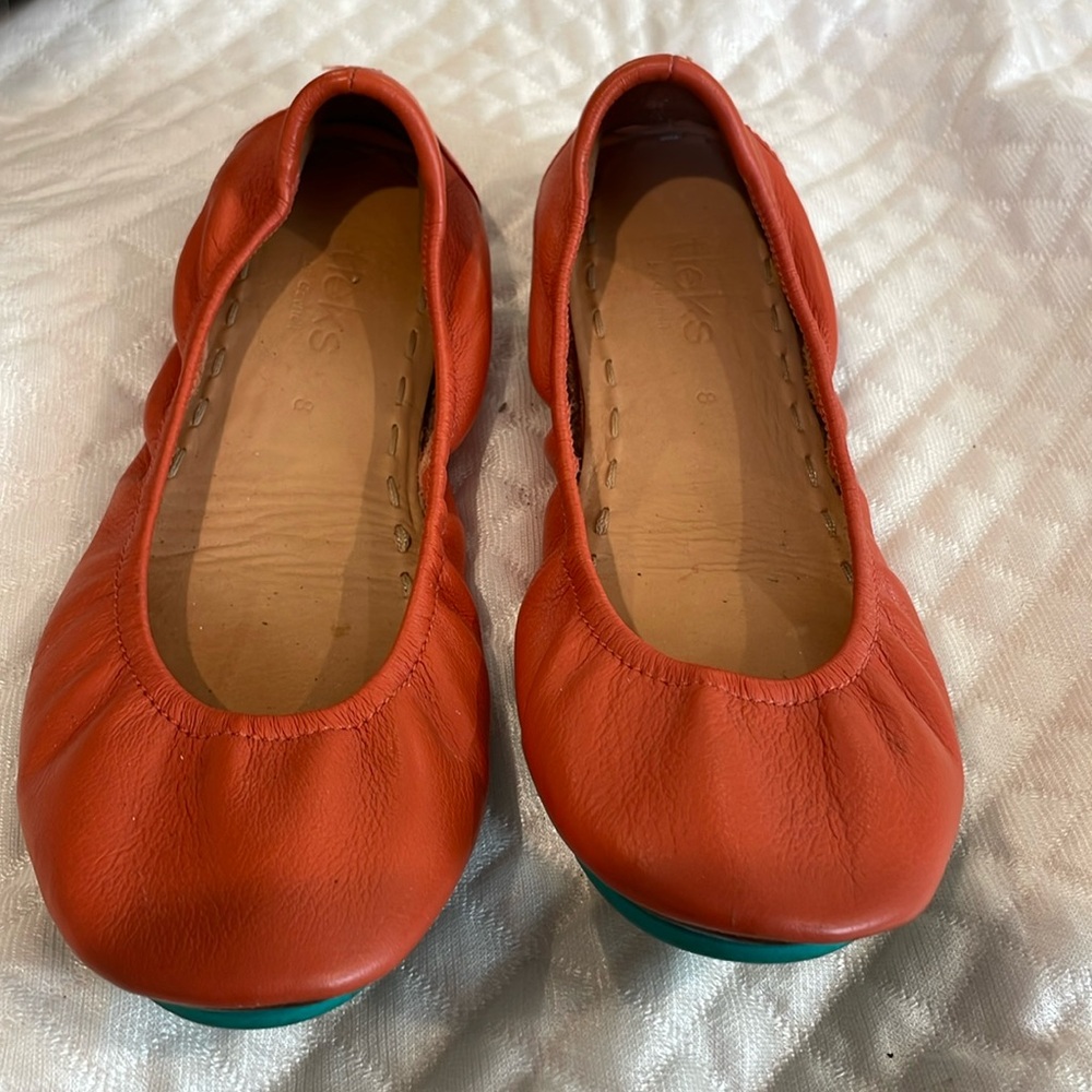 Orange Tieks size 8. Guc